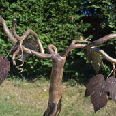 sculpture fer forger pied de vigne auvergne rhone alpes cantal