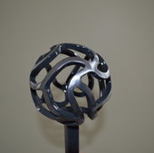 sculpture fer forger boule en metal briser auvergne rhone alpes cantal