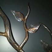 sculpture fer forger branche et feuilles sur bois flotter auvergne rhone alpes cantal