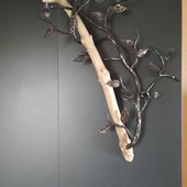 sculpture fer forger branche et feuilles sur bois flotter auvergne rhone alpes cantal